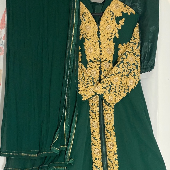 New Emerald Green 3 piece Gown set - Picture 3 of 4